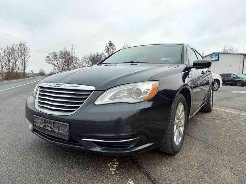 Chrysler 200 2,4L DOHC VVT Touring 2012 - foto 6