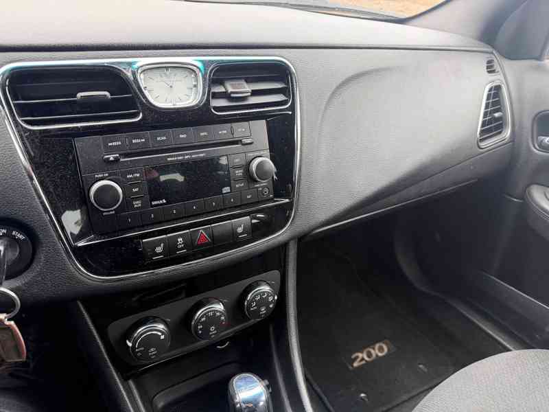 Chrysler 200 2,4L DOHC VVT Touring 2012 - foto 15