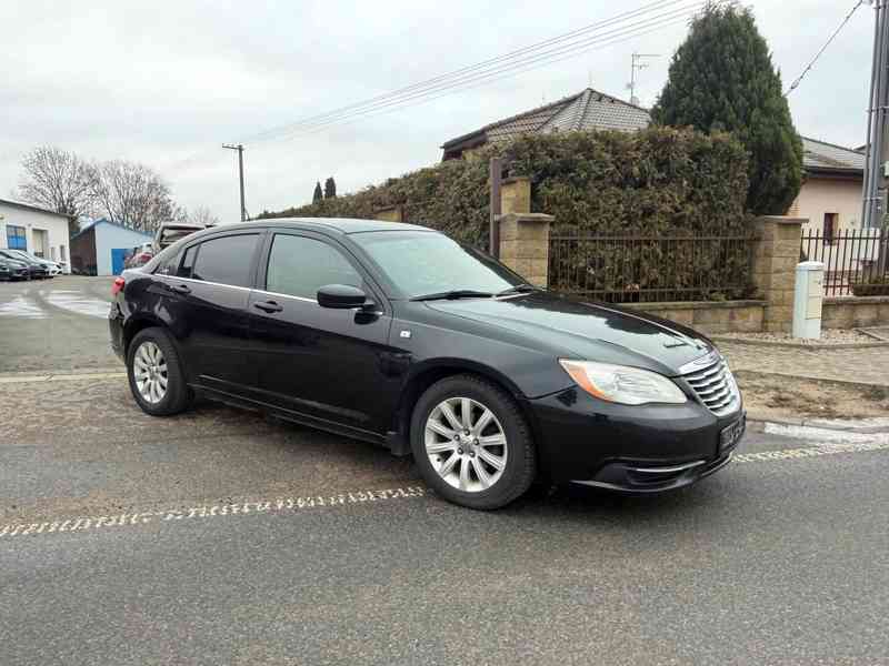 Chrysler 200 2,4L DOHC VVT Touring 2012 - foto 1