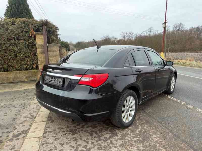 Chrysler 200 2,4L DOHC VVT Touring 2012 - foto 4