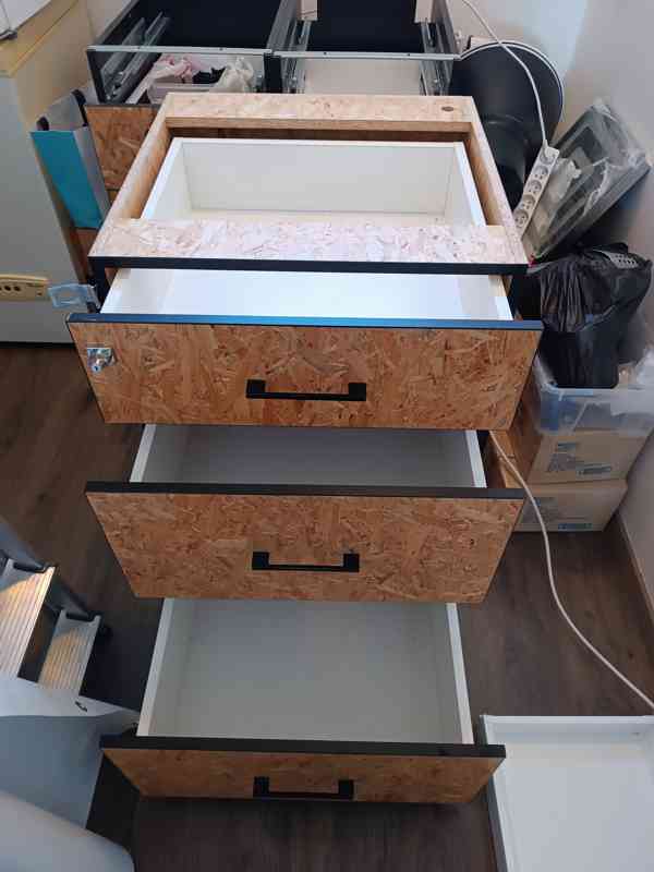 Skříňka se šuplíky uzamykatelná - foto 4