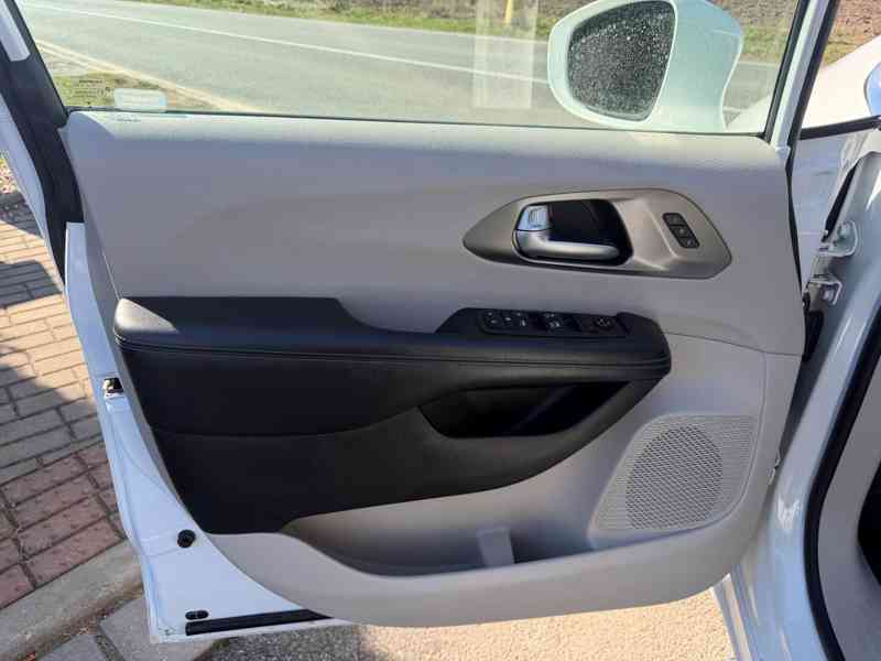 Chrysler Pacifica 3,6 RU Radar New Model DVD 2021 - foto 15