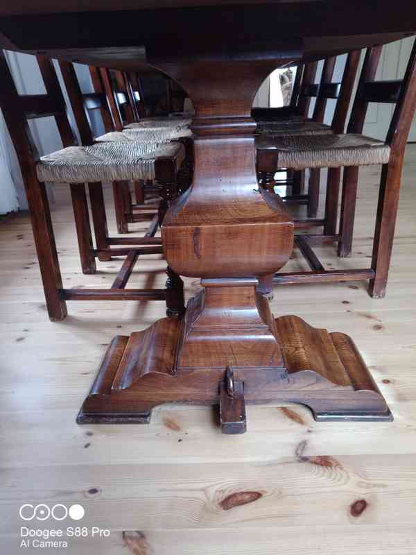 Starožitný dřevěný velký dlouhý masivní stůl a 12 židlí - foto 2