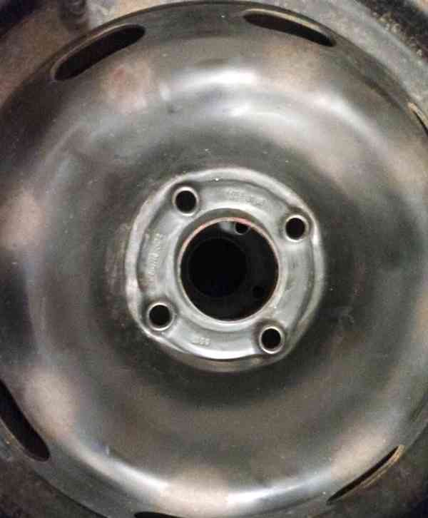 Auto – plechový (ocelový) disk z rozměru 6J x 15 - foto 5