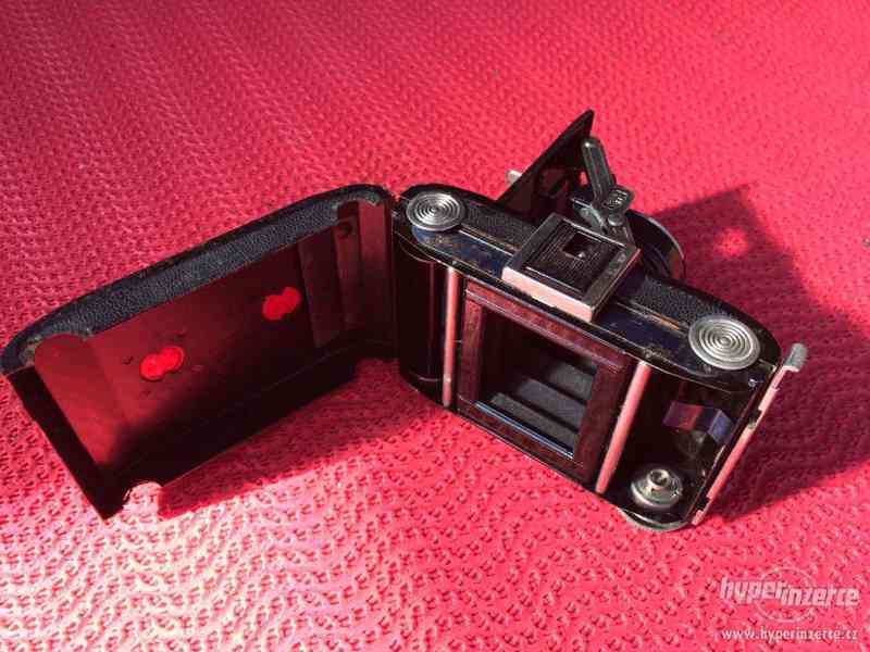 Historický malý fotoaparát Zeiss Ikon Derval, na film - foto 6