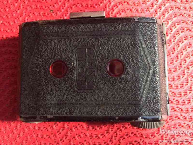 Historický malý fotoaparát Zeiss Ikon Derval, na film - foto 8