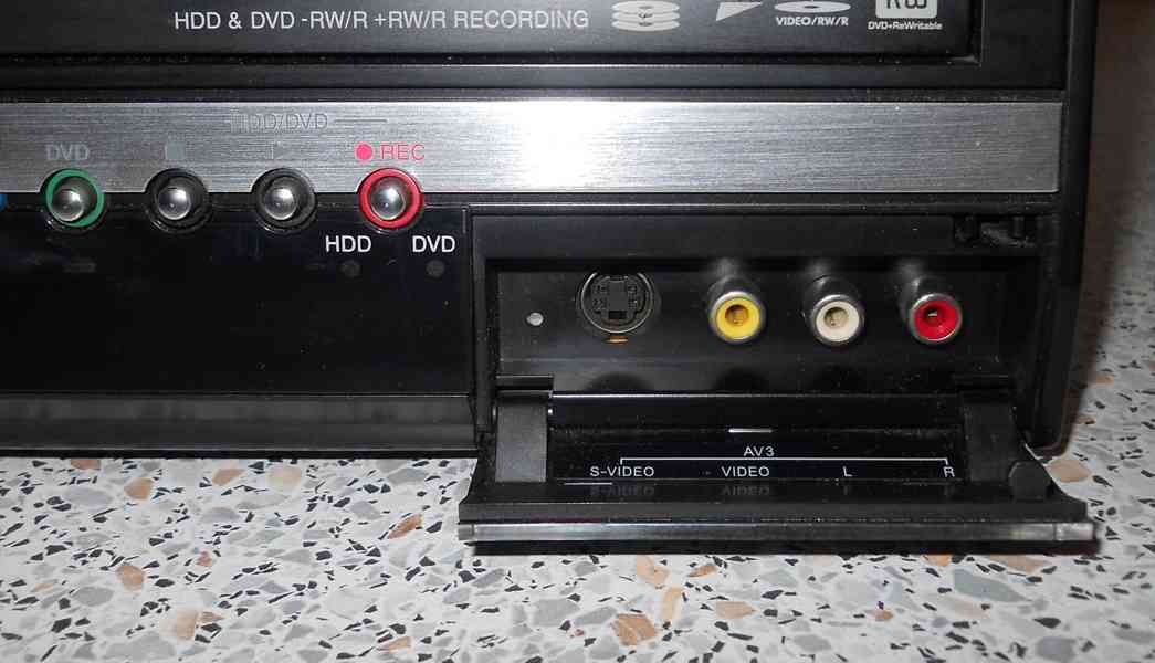 VHS-HDD-DVD rekordér Toshiba RD-XV47 - foto 2