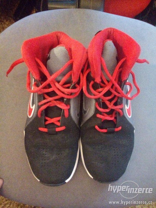 Basketbalové boty Nike vel. 38,5 - foto 1