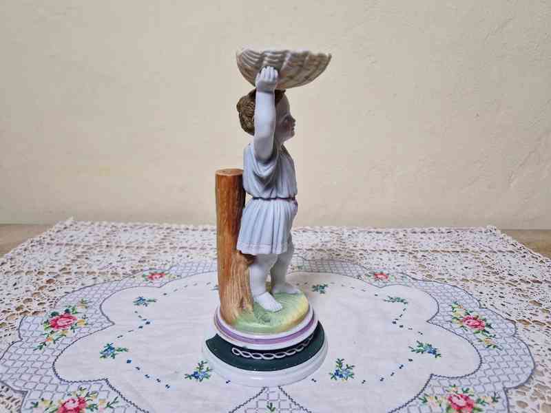 Plastika Chlapec s mušlí Biedermeier Horní Slavkov - foto 7