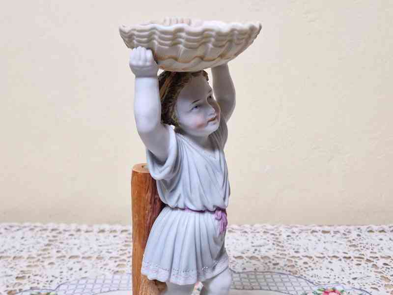 Plastika Chlapec s mušlí Biedermeier Horní Slavkov - foto 8