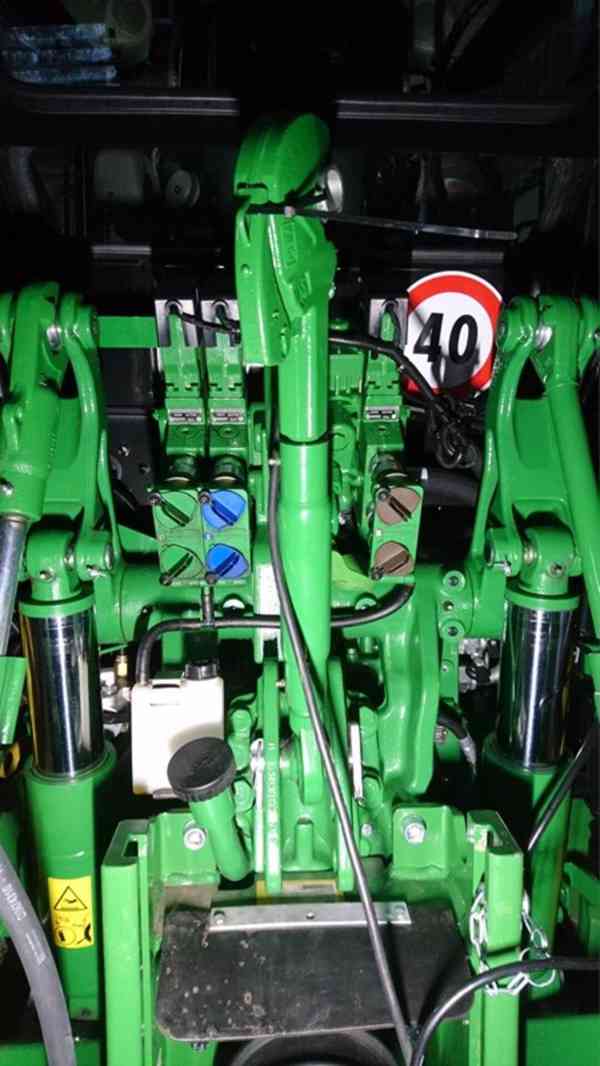 Zemědělský traktor John Deere 5125R - foto 4