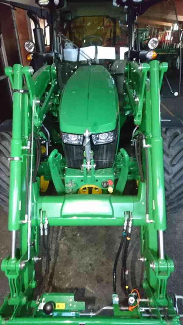 Zemědělský traktor John Deere 5125R - foto 3