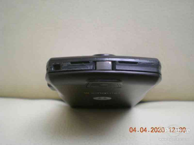 Motorola L7 - mobilní telefony s kovovými kryty od 100,-Kč - foto 6