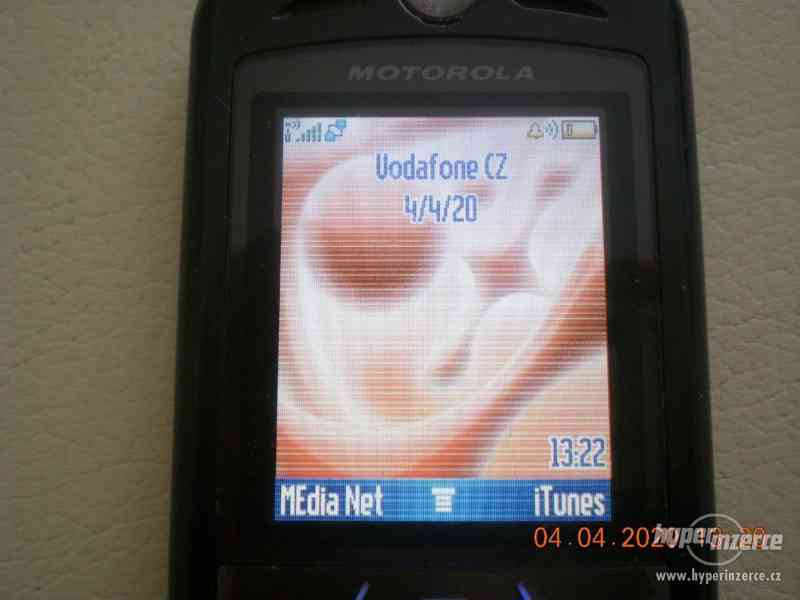 Motorola L7 - mobilní telefony s kovovými kryty od 100,-Kč - foto 12