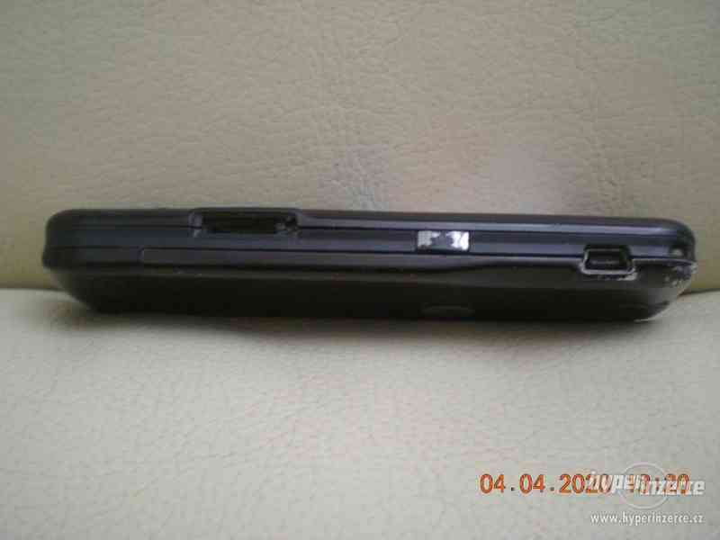 Motorola L7 - mobilní telefony s kovovými kryty od 100,-Kč - foto 15