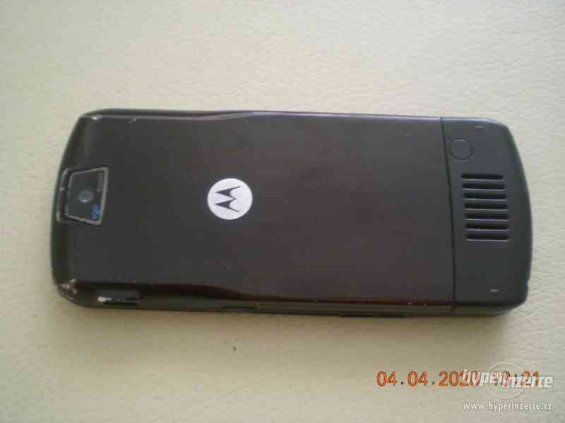 Motorola L7 - mobilní telefony s kovovými kryty od 100,-Kč - foto 18