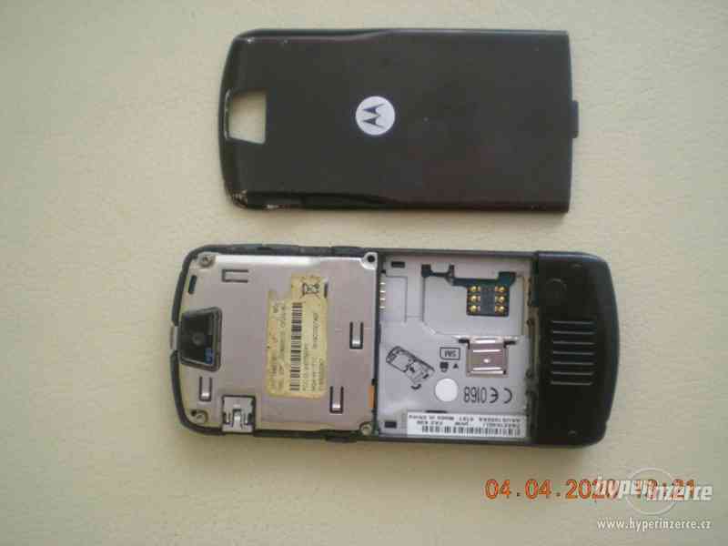 Motorola L7 - mobilní telefony s kovovými kryty od 100,-Kč - foto 19