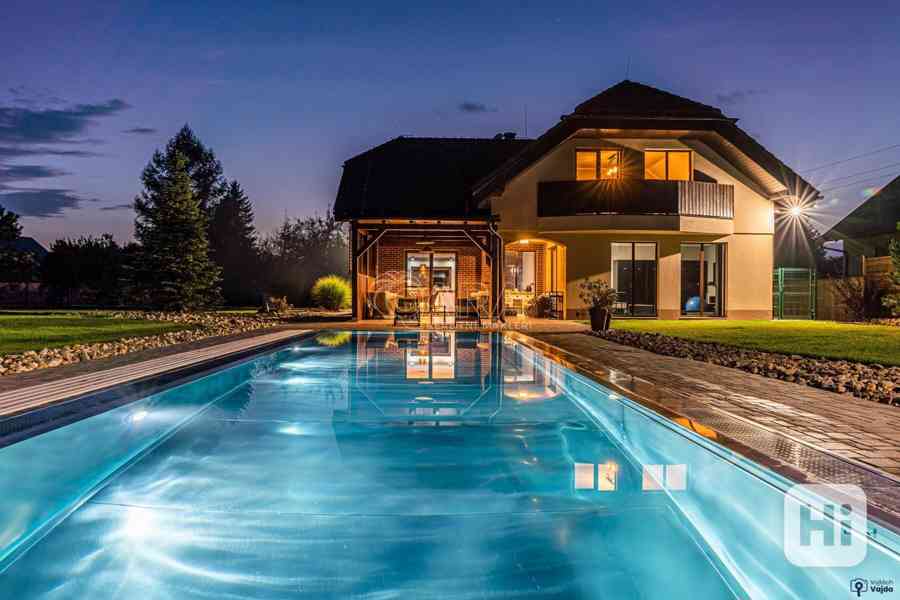 Prodej rodinného domu 5+kk s bazénem, garáží a zahradou 2 342 m2 - foto 27