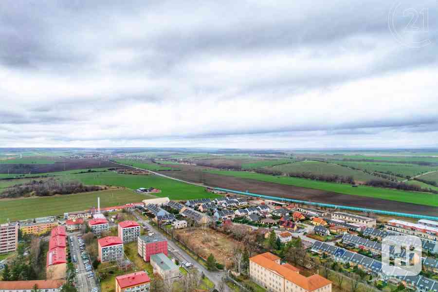 Krásný rodinný dům 3+1 se zahrádkou a garáží ve Slaném - foto 25