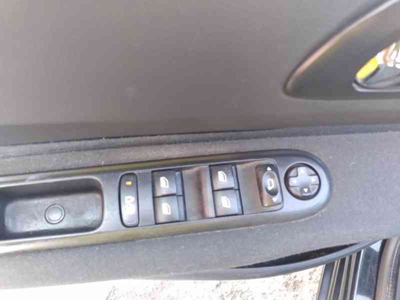 PEUGEOT 5008 2.0 HDI KLIMA,NAVI,AUTOMAT - foto 24