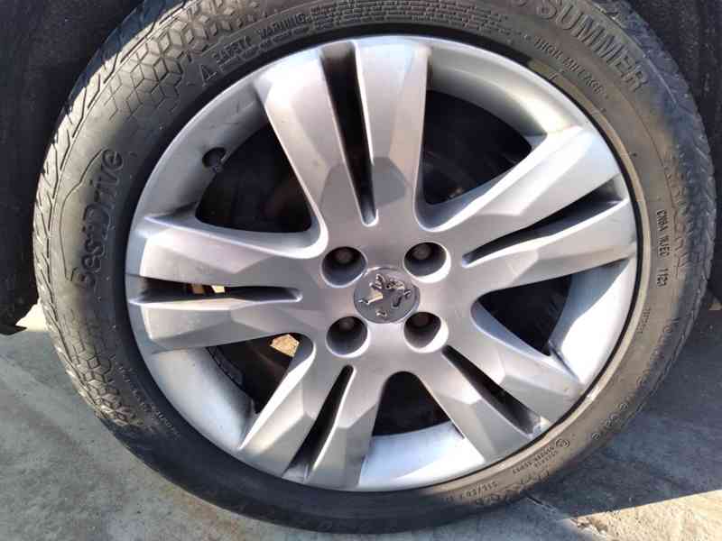 PEUGEOT 5008 2.0 HDI KLIMA,NAVI,AUTOMAT - foto 40