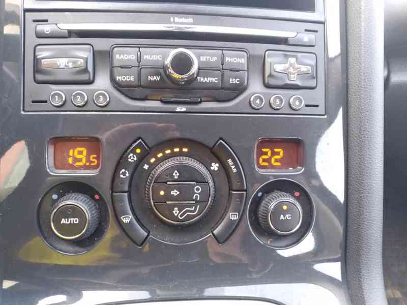 PEUGEOT 5008 2.0 HDI KLIMA,NAVI,AUTOMAT - foto 17