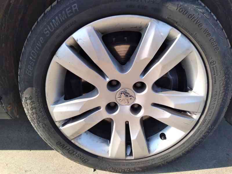 PEUGEOT 5008 2.0 HDI KLIMA,NAVI,AUTOMAT - foto 41