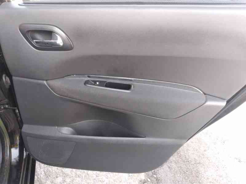 PEUGEOT 5008 2.0 HDI KLIMA,NAVI,AUTOMAT - foto 37