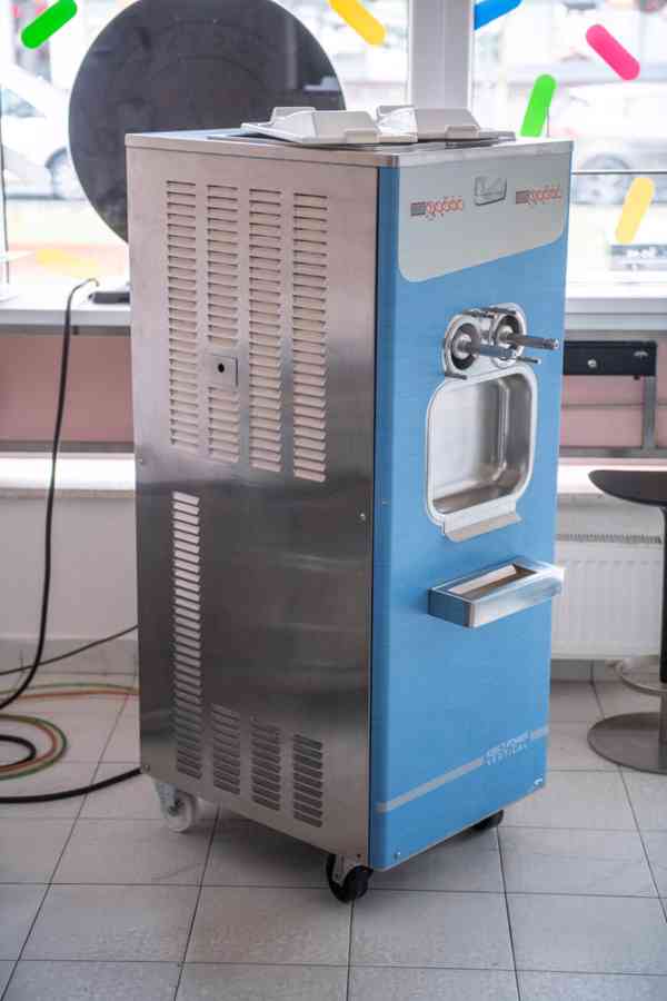 Stroj na točenou zmrzlinu Frigomat Kiss 3P - foto 2