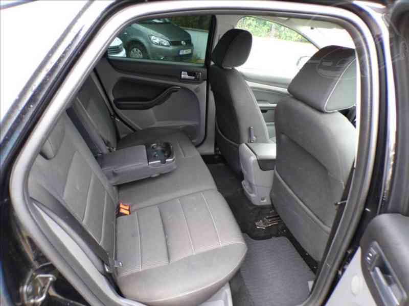 Ford Focus 1,8 16V TITANIUM - foto 12