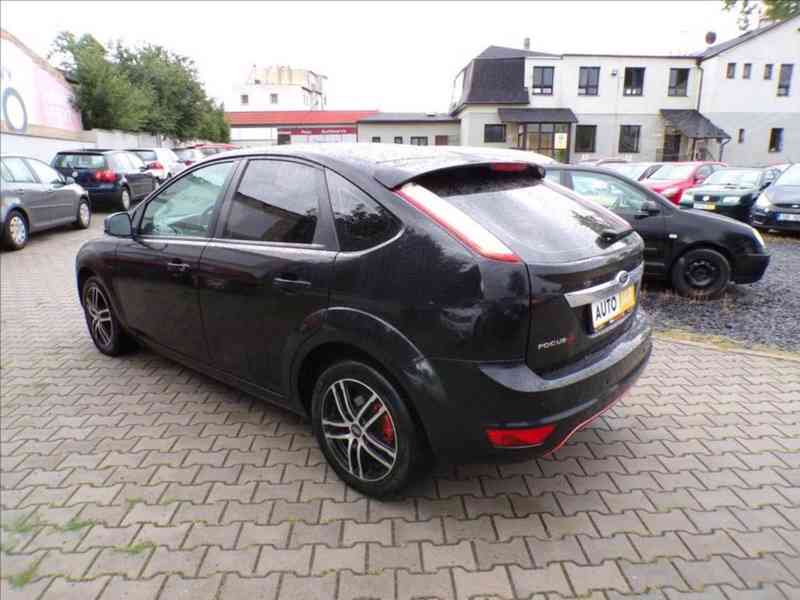 Ford Focus 1,8 16V TITANIUM - foto 3