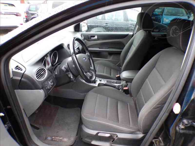 Ford Focus 1,8 16V TITANIUM - foto 9