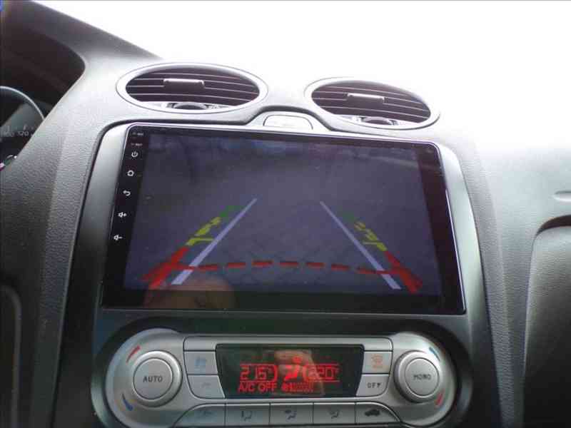 Ford Focus 1,8 16V TITANIUM - foto 8