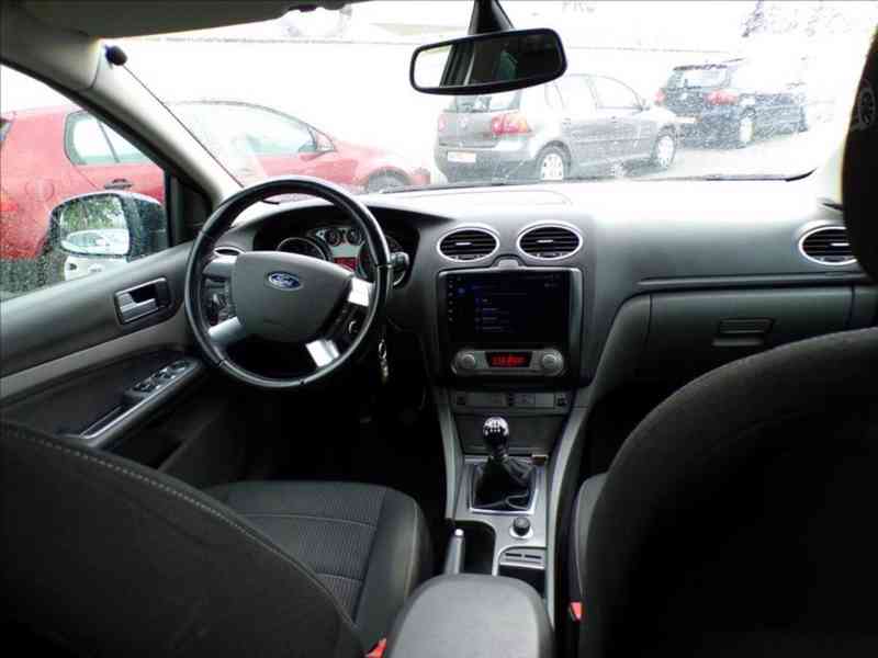 Ford Focus 1,8 16V TITANIUM - foto 5