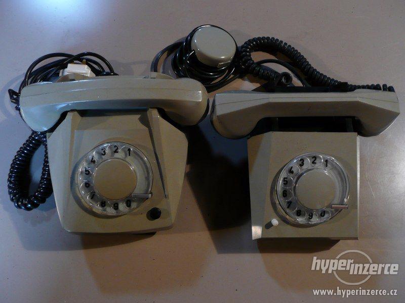 Historické telefonní přístroje, číselníkové telefony - foto 2