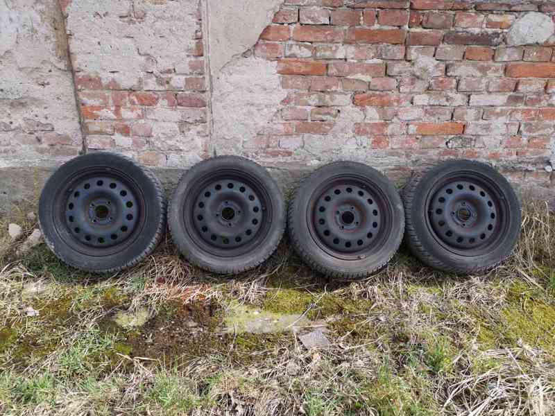 Plechové disky 4X108 6jx15H2 ET52,5+zimní pneu 185/55/15 