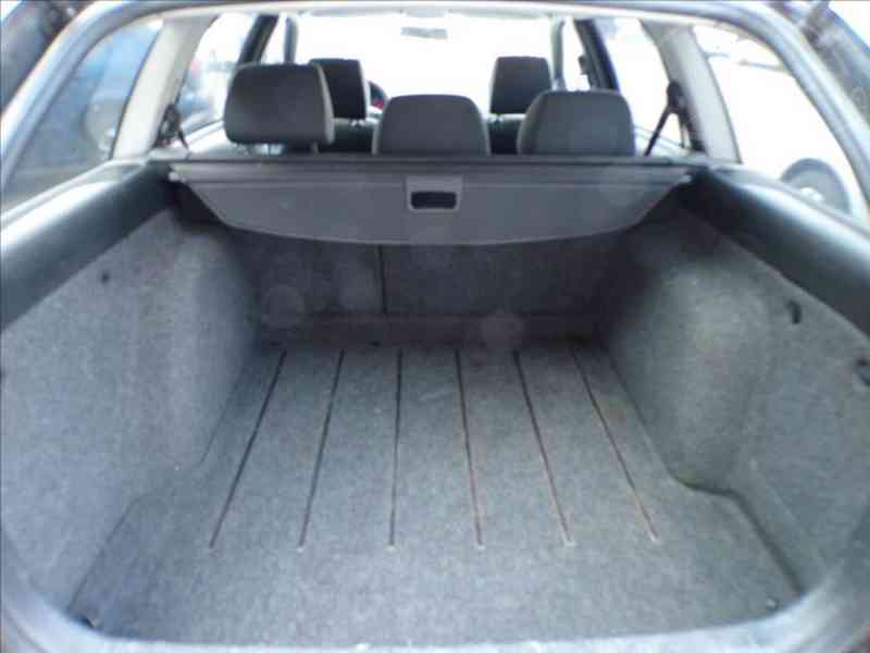 Škoda Octavia 1,6 i TOUR,TAŽ.ZAŘ. - foto 9