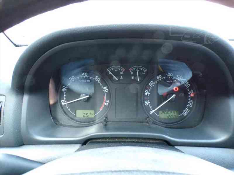 Škoda Octavia 1,6 i TOUR,TAŽ.ZAŘ. - foto 5
