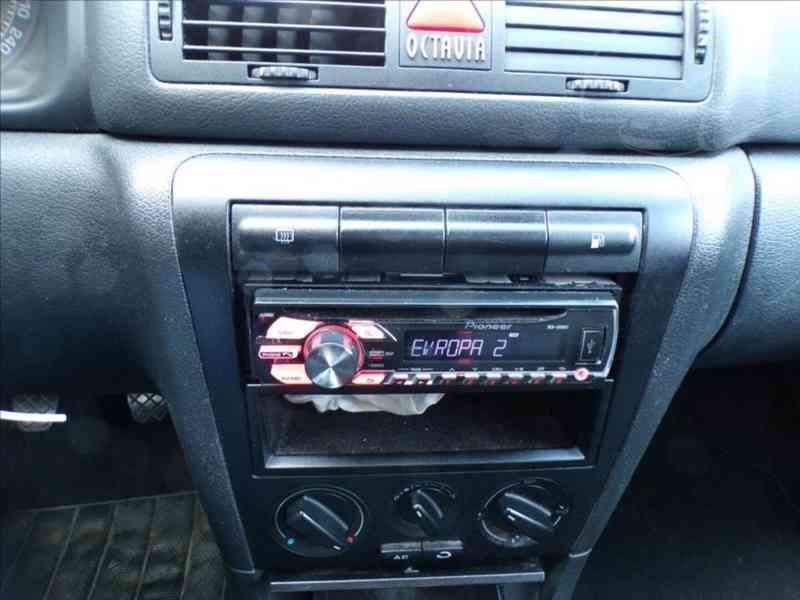 Škoda Octavia 1,6 i TOUR,TAŽ.ZAŘ. - foto 6