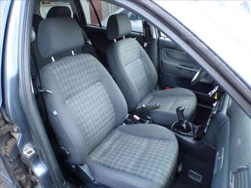 Škoda Octavia 1,6 i TOUR,TAŽ.ZAŘ. - foto 12