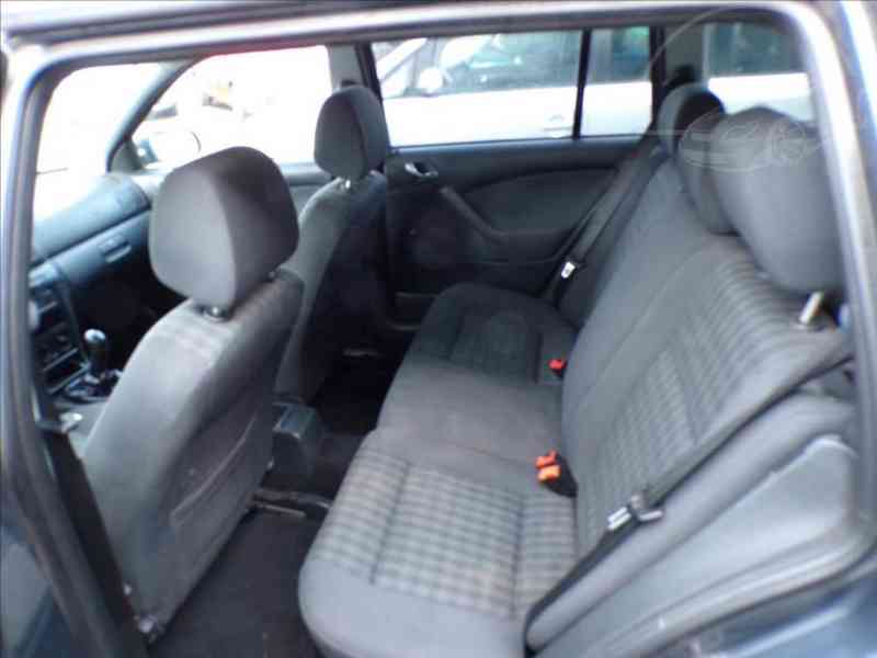 Škoda Octavia 1,6 i TOUR,TAŽ.ZAŘ. - foto 8