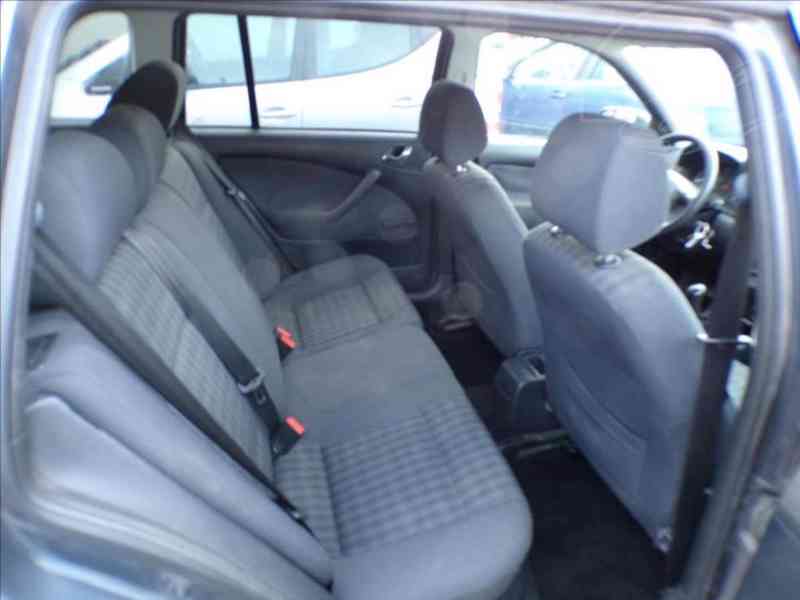 Škoda Octavia 1,6 i TOUR,TAŽ.ZAŘ. - foto 10