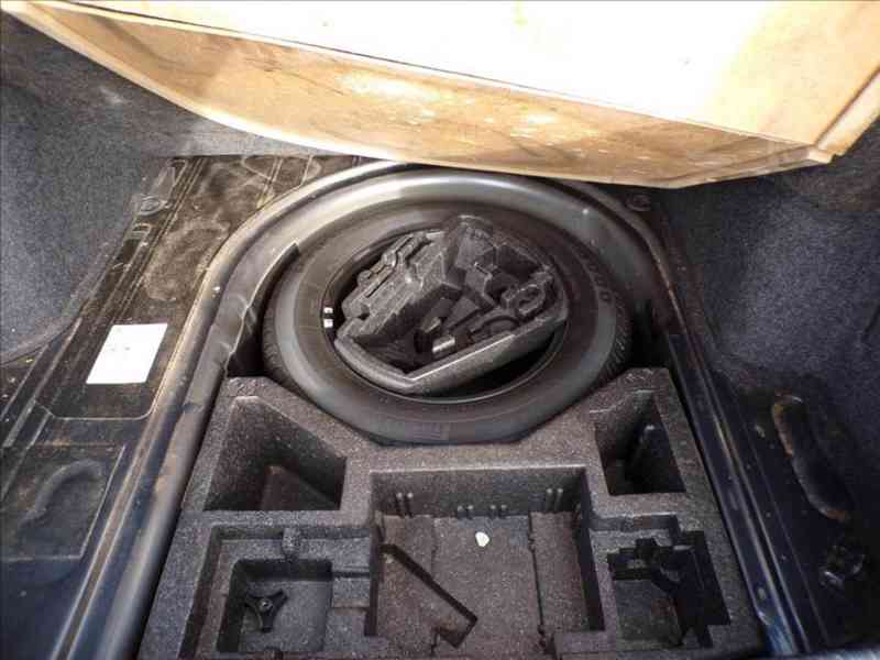 Škoda Octavia 1,6 i TOUR,TAŽ.ZAŘ. - foto 13