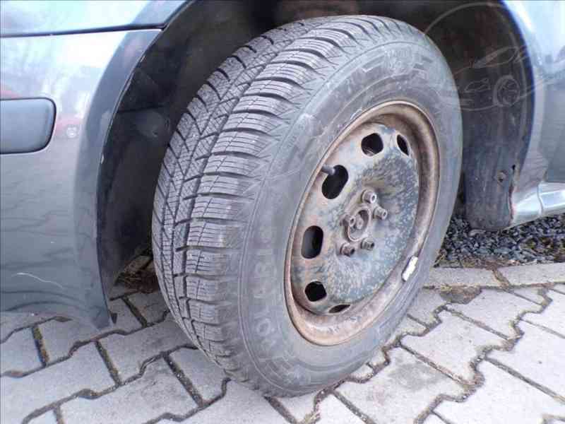 Škoda Octavia 1,6 i TOUR,TAŽ.ZAŘ. - foto 17