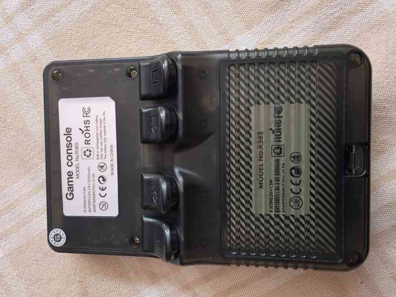 Retro kapesní herní konzole R36S - foto 3