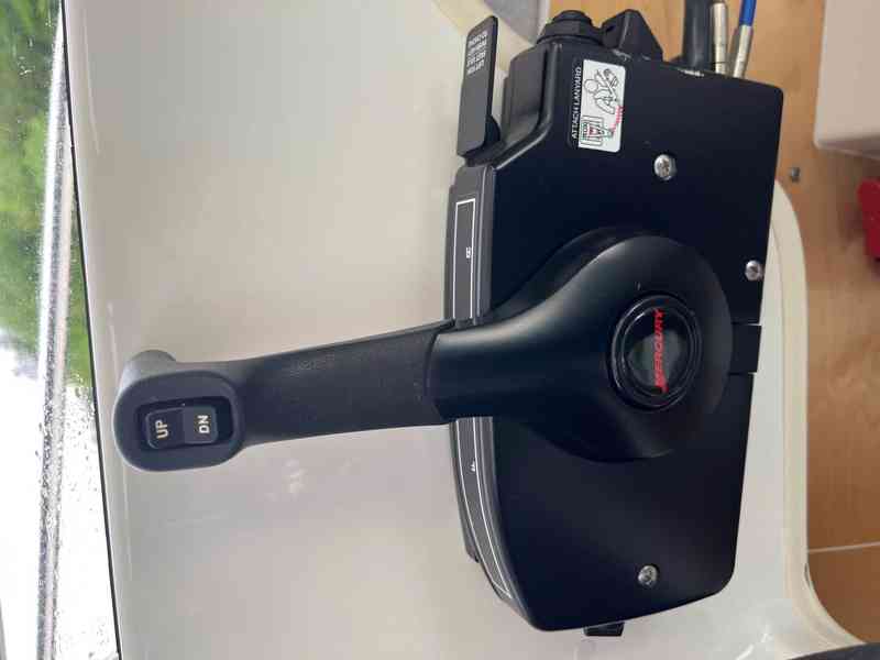 Aqualine 645 + Mercury F 150 L EFI a lodním vlekem Tema Boat - foto 12
