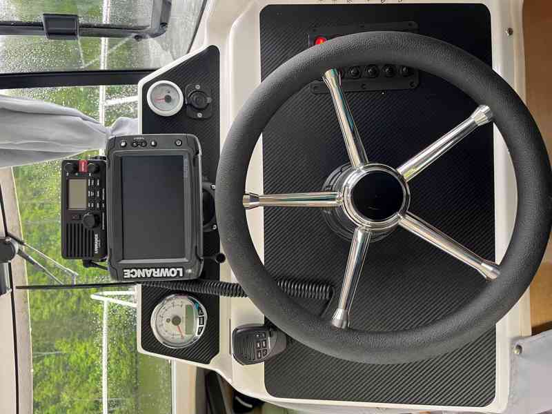 Aqualine 645 + Mercury F 150 L EFI a lodním vlekem Tema Boat - foto 9
