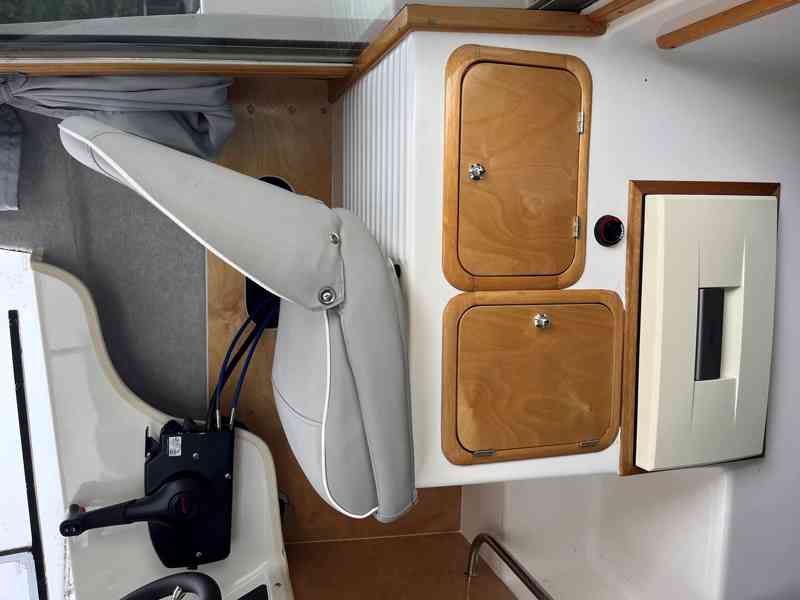 Aqualine 645 + Mercury F 150 L EFI a lodním vlekem Tema Boat - foto 8