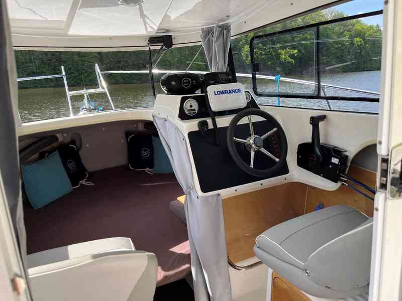 Aqualine 645 + Mercury F 150 L EFI a lodním vlekem Tema Boat - foto 14