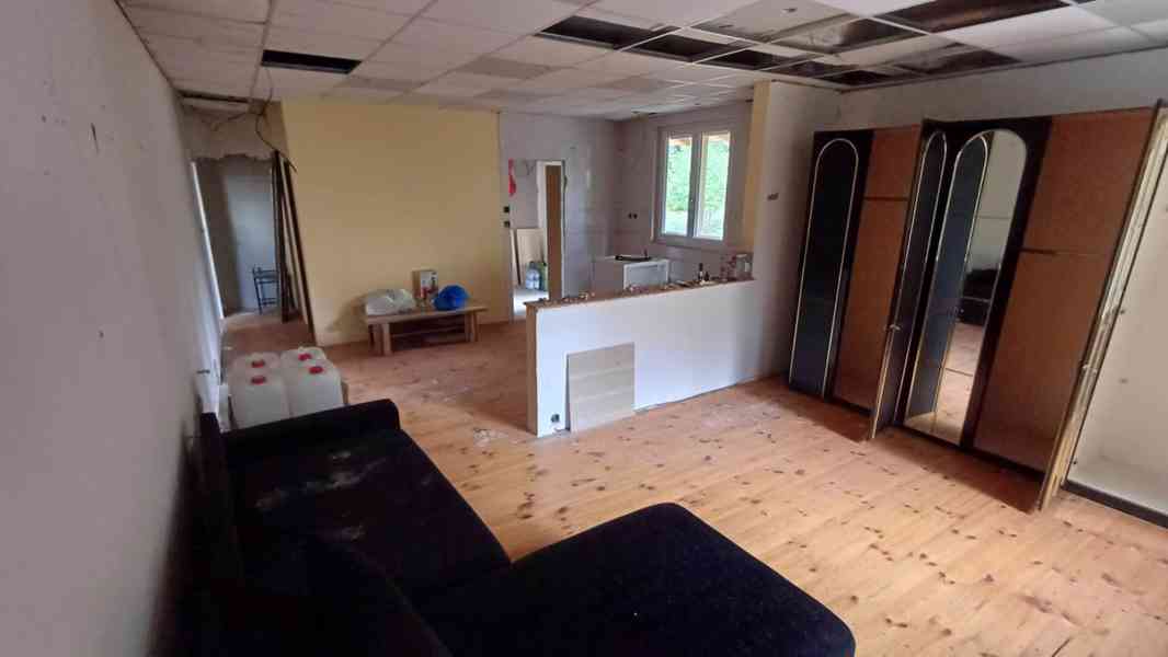 PRODEJ IDEÁLNÍ 1/3 POZEMKU S NEBYTOVÝM PROSTOREM A GARÁŽÍ - foto 6